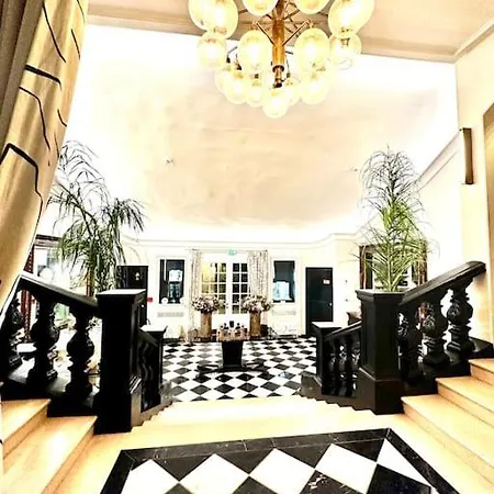 -piscine Chaude Billard Wifi- St Tropez